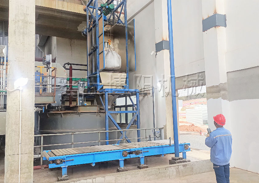 低氟氫氧化鋅噸袋拆袋機 無塵粉體噸袋拆包機客戶現(xiàn)場